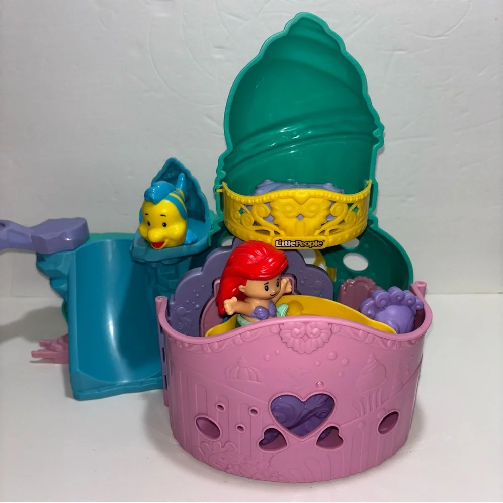 Fisher-Price Little People Disney Ariel Undersea Castle Playset Ariel’s Grotto - Picture 12 of 13